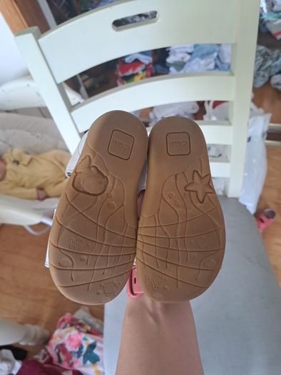 Clarks girl sandles 5.5G