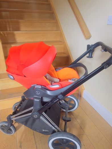 Cybex Priam Platinum with footmuff and car seat Cybex Cloud Q