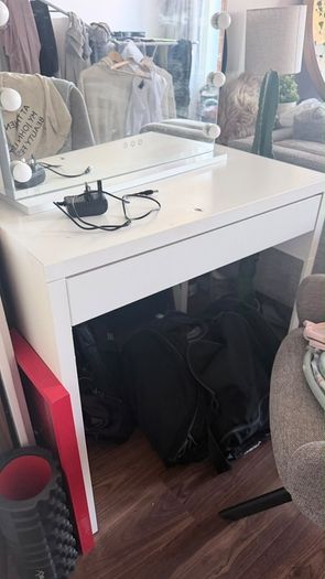 Desk/Make-Up Table