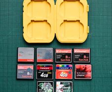 10x Compact Flash Cards and Case