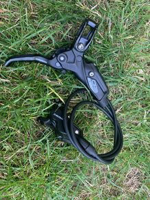 Pair SRAM G2R hydraulic mtb brakes