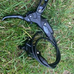 Pair SRAM G2R hydraulic mtb brakes