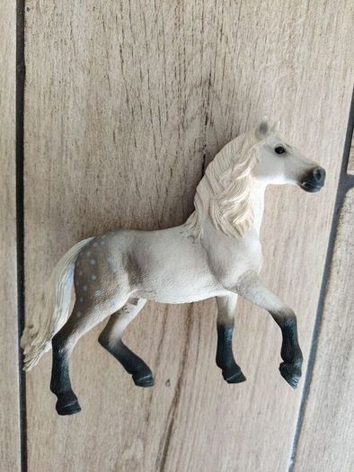toy horses