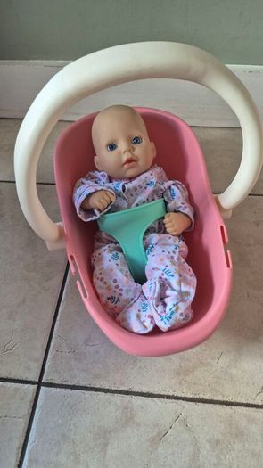 baby anabel and car seat