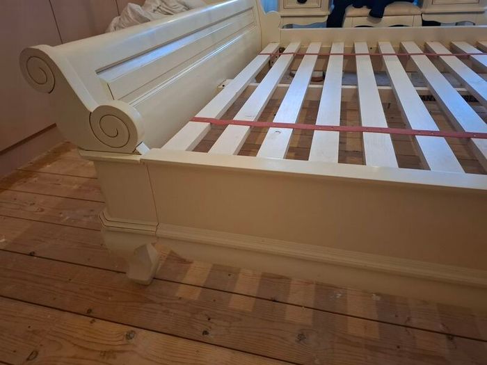 Chantilly Slay bed in french ivory