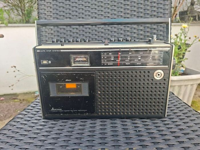 Vintage Mitsubishi portable radio cassette player/recorder