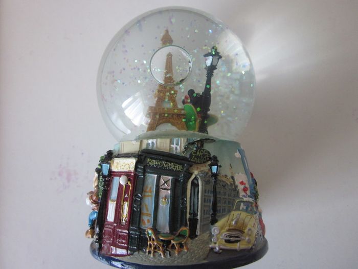 Disney Mickey Minnie Paris Eiffel Tower Snow Globe