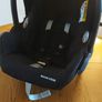 2 x Maxi-Cosi Baby Car Seats + 1 EasyFix Base Image 3