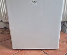 LOGiK Mini Fridge - White