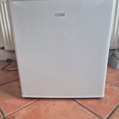 LOGiK Mini Fridge - White
