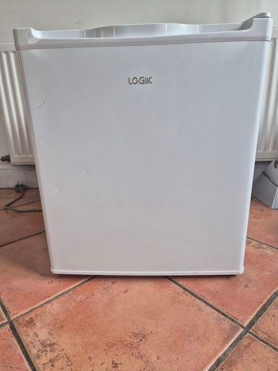 LOGiK Mini Fridge - White