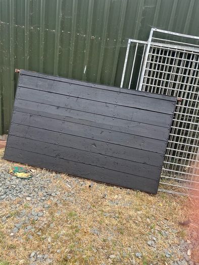 Tipping trailer 127