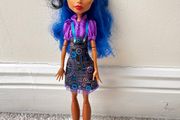 Monster High Art Class Robecca Steam Doll Used Please see photos