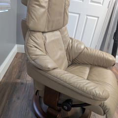 Ekornes Stressless Reno Swivel Leather Recliner