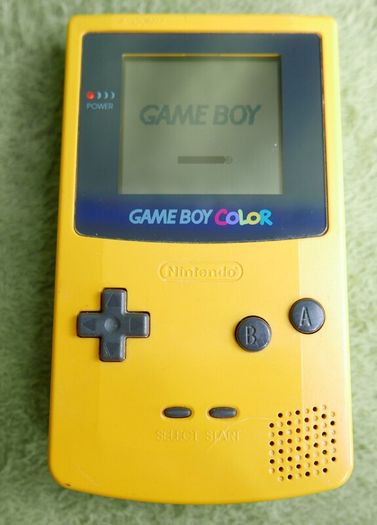 Nintendo Game Boy Color - Yellow , works well (for sale without the game)