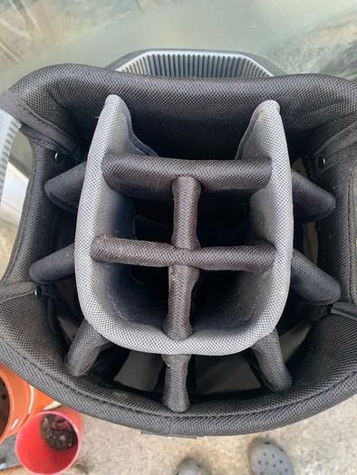 Taylormade Golf bag (1 zip not working)