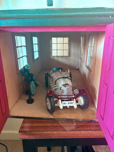 Stunning approx 140cm high 4 story extra large Georgian dolls house with contents, servants quarters and separate garage