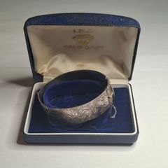 Vintage Solid Sterling Silver Engraved Hinged Bangle Bracelet