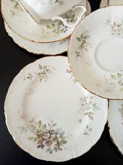 Immaculate Royal Albert Haworth Tea Set