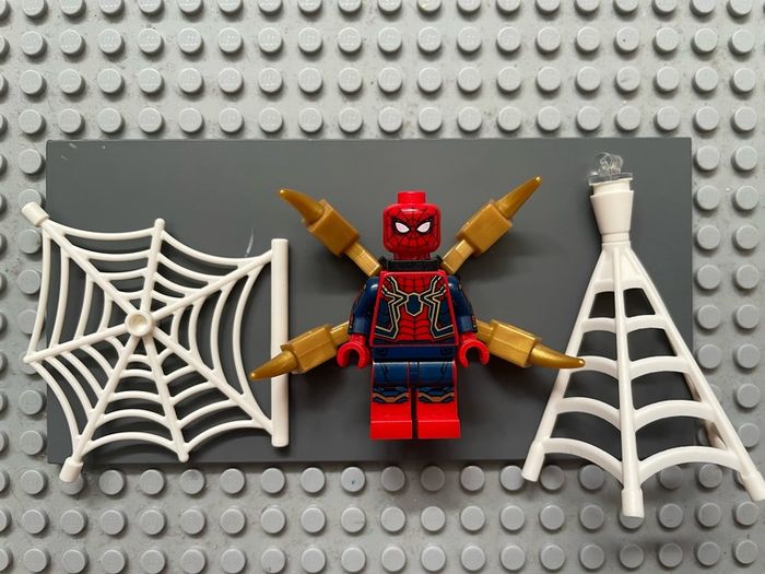 lego super heroes sh0510 Iron Spider-Man minifigure- Mechanical Arms with Barbs