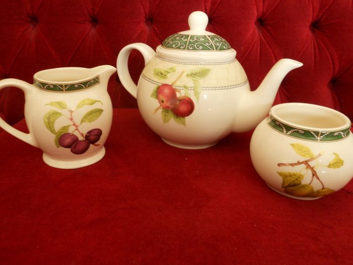 " Arthur Wood "England Tea Set (UNUSED):Tea Pot/Sugar Bowl & Milk Jug