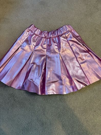 girls pink Zara skirt and white top