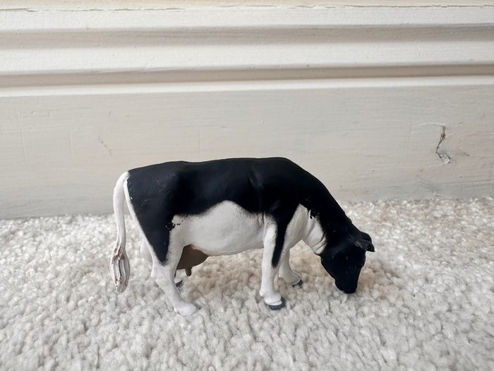 Britains Farm Series 1984 Holstein Cow Approx. 4 cm. Used Please see photos