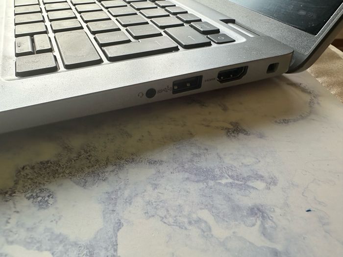 Dell 5440 i5-1235u 256hdd 24gb ram