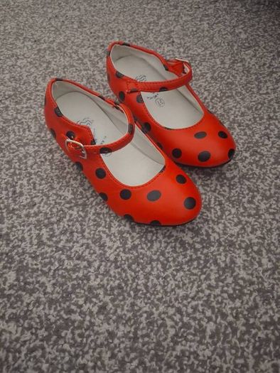 Girls shoes