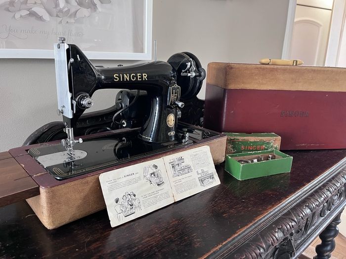 singer sewing machine 99k