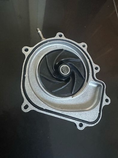 Water pump W218 W212 W204 sprinter 2,2 cdi