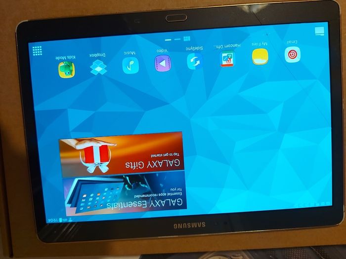 Samsung Galaxy Tab S, 10.5 inch, Model SM-T800, screen has a slight crack or 2 but touchscreen works fine