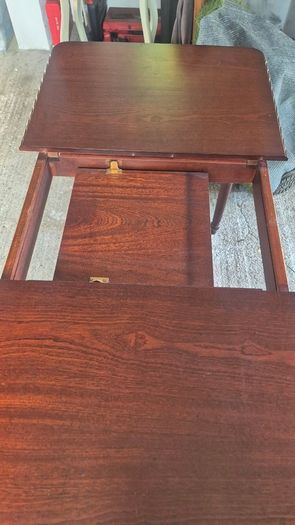Expanding kitchen table