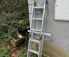 Aluminium folding ladder