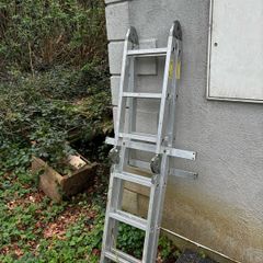 Aluminium folding ladder