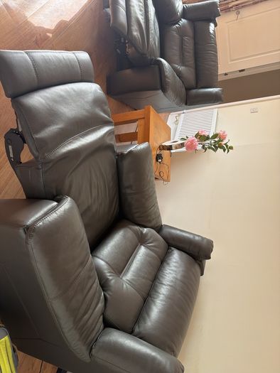 2 Electric Recliner Armchairs Dark Brown  Excellent Condition