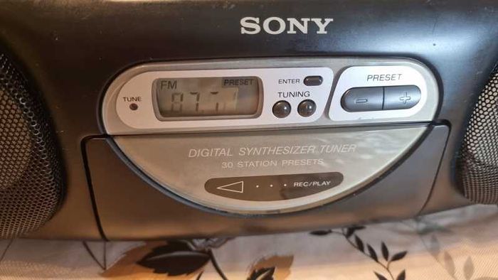 From 1994  Sony CFS-B31, working good.