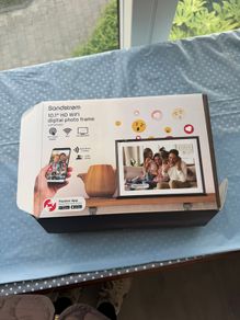 Digital photo frame
