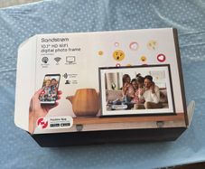 Digital photo frame