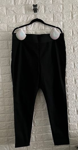 Bundle of Trousers and Leggings with stretchy waist and regular length.
