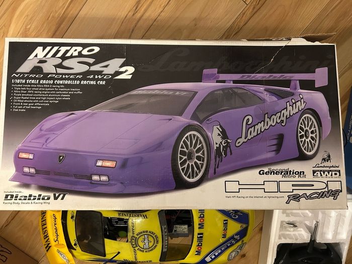 HPI RS4 2 Nitro radios controlled racing car