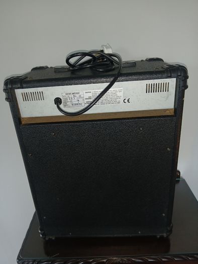Bass guitar amplifier Vantage VB30