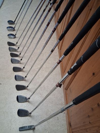 Mens golf clubs .