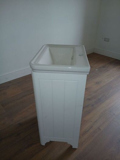 500mm Vanity and porcelain sink
