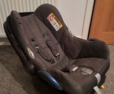 Maxi-Cosi CabrioFix Baby Car Seat + Base