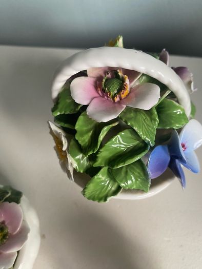 Trip of porcelain posies