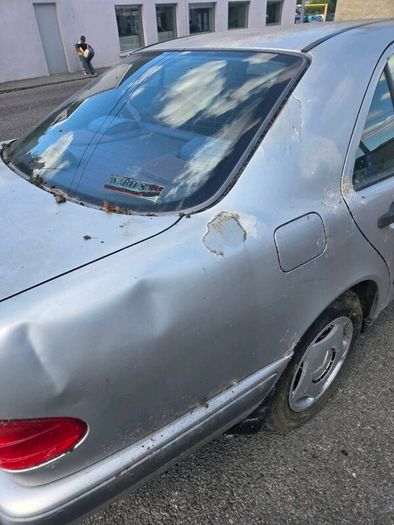 1997 Mercedes E200