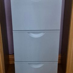 Metal Immaculate 3 Drawer Filling Cabinet with key