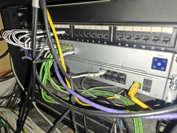 Ubiquiti Unify USW-24 POE Network Switch