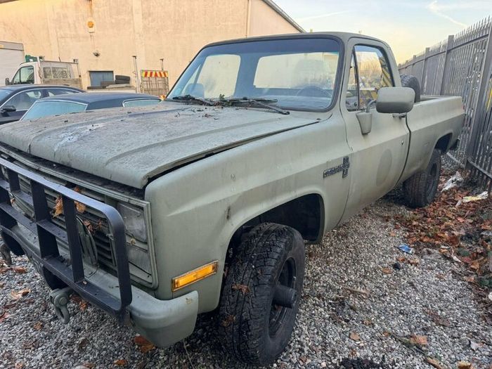 Chevrolet  m1008 army
